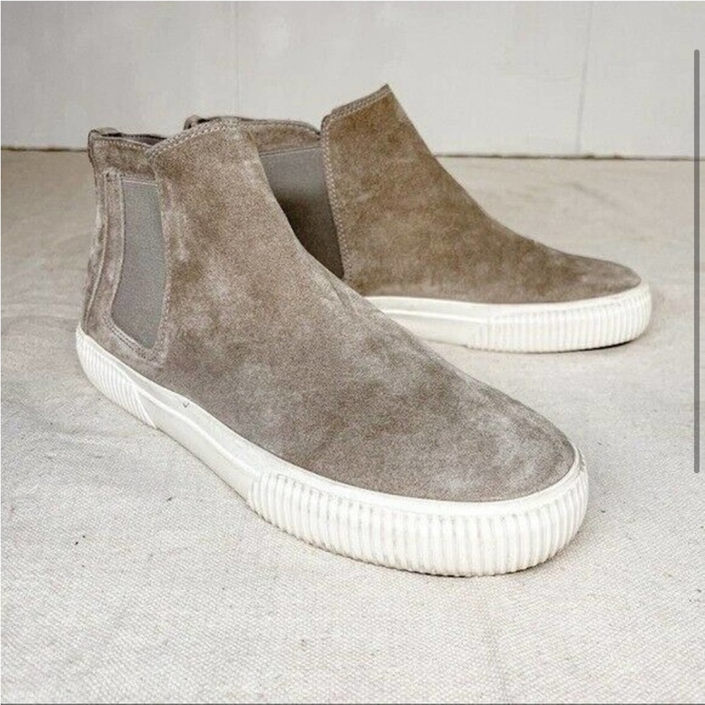 Vince Rhys Go Rain Suede in Wood color